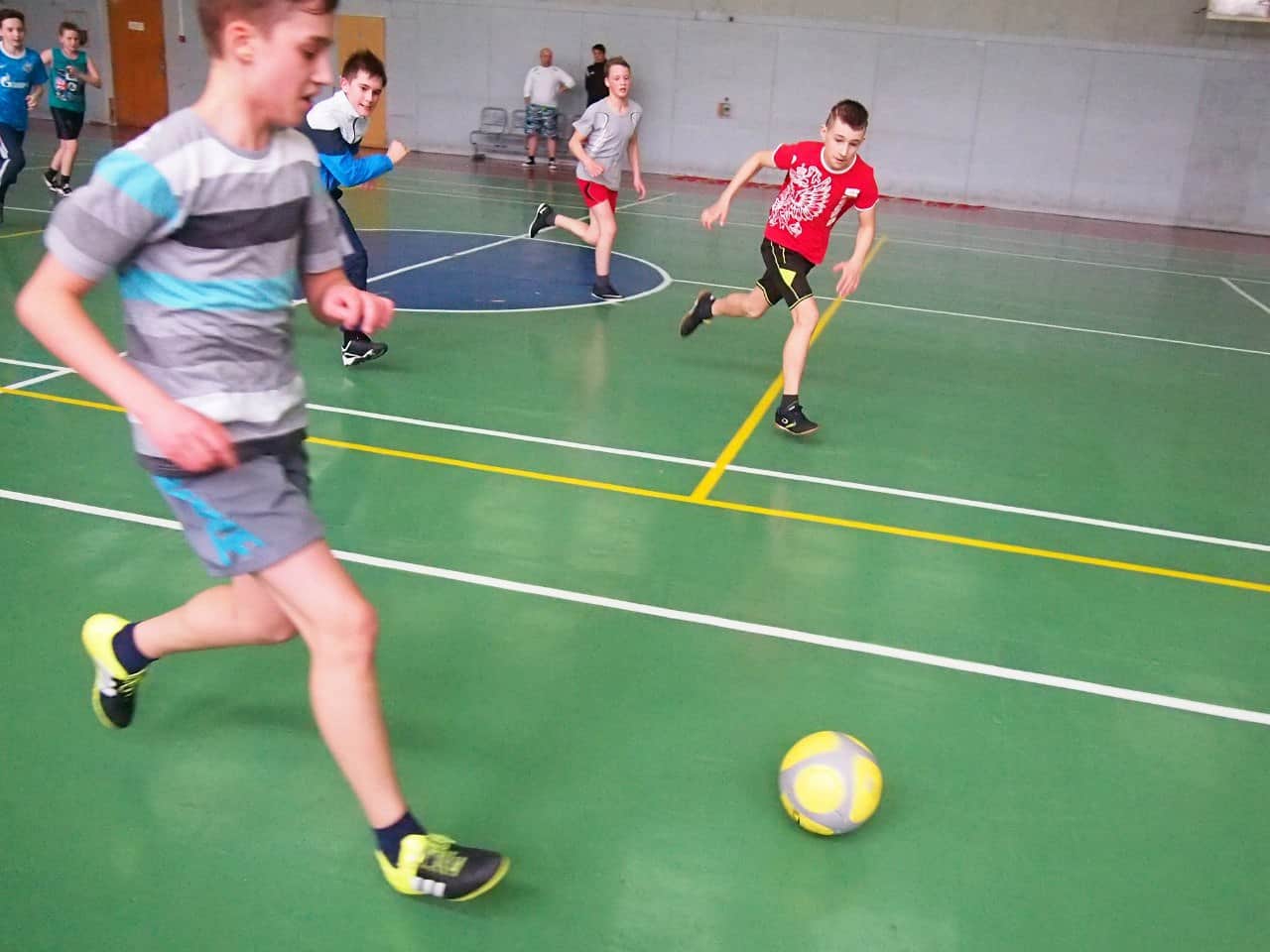Занятия футболом для подростков